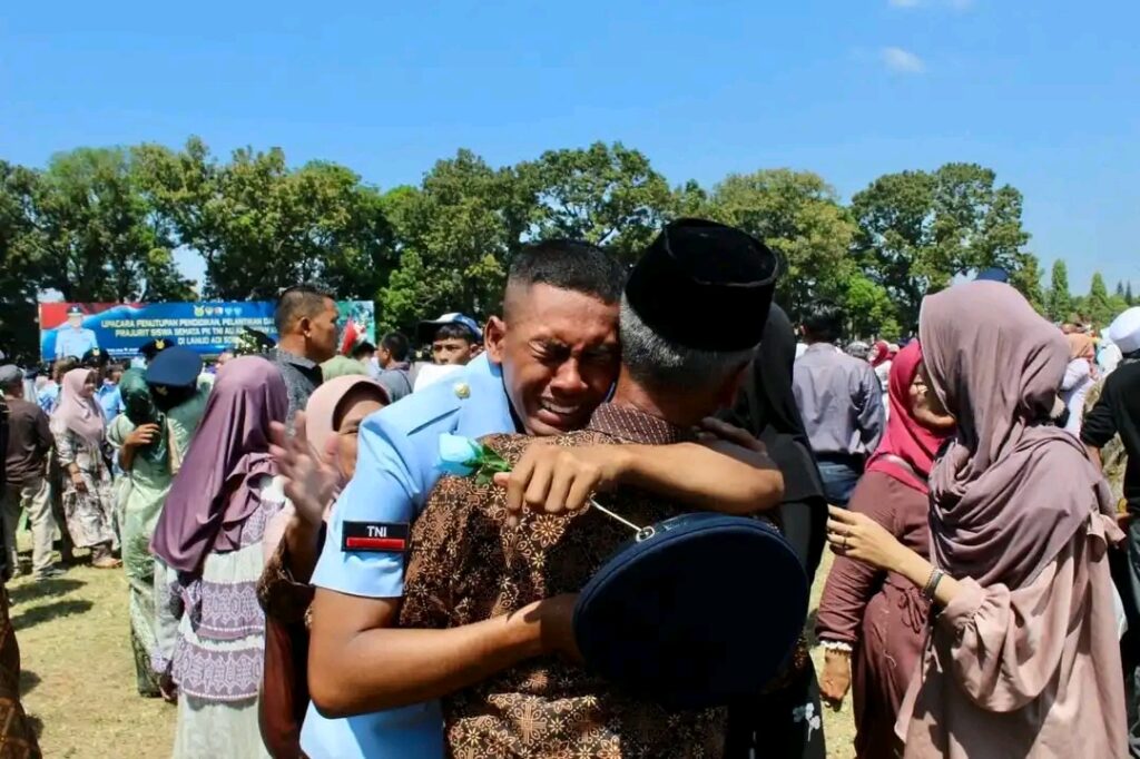 Suasana Haru & Gembira Pertemuan Orang Tua Mantan Prajurit Siswa Semata PK A-87 di Lanud Adi Soemarmo
