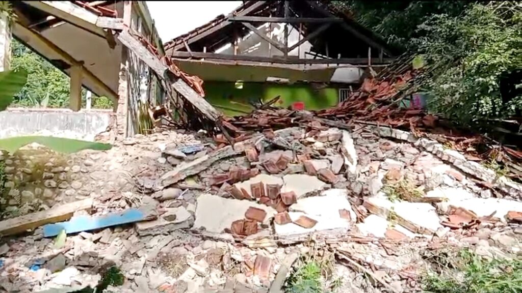 Diguyur Hujan Deras, Bangunan SDN 04 Galuh Timur Brebes Roboh
