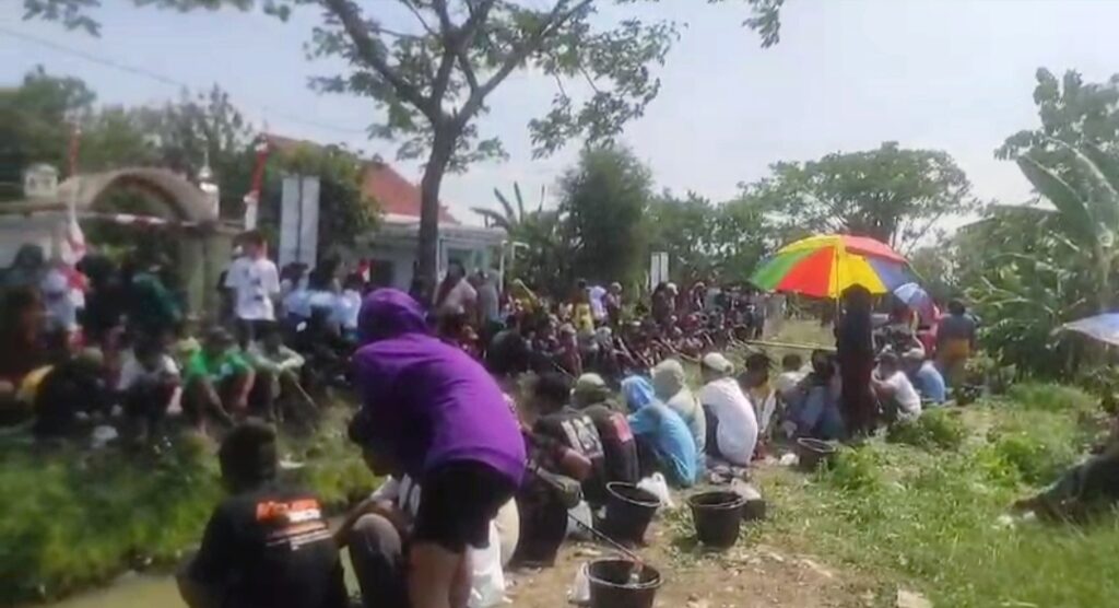 Sambut HUT RI ke-80, Warga Bulakelor Brebes Ramaikan Lomba Mancing Ikan Lele 