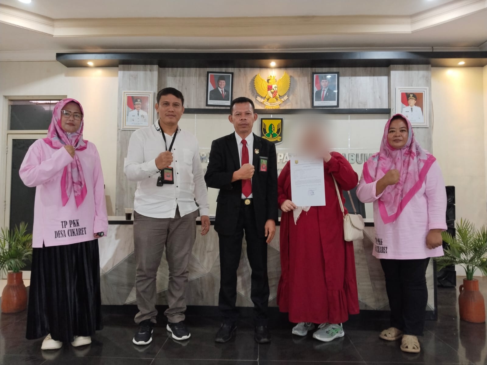 DPN BAKRI Serahterima PMI Asal Sukabumi ke Keluarga dan Pemerintah Desa Cikaret disambut Positif 