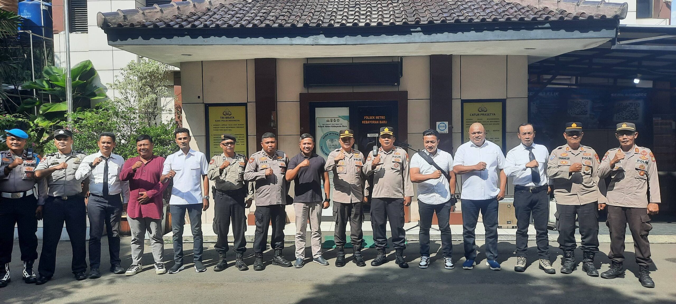 Naik Pangkat, Personel Polsek Metro Kebayoran Baru Rayakan dengan Tasyakuran