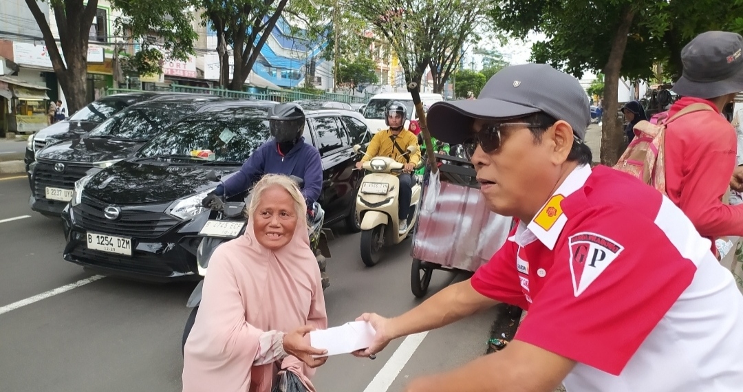 Peduli Sesama di Bulan Suci, DKN Garda Prabowo Hadir di Tengah Masyarakat Bagikan Ratusan Takjil